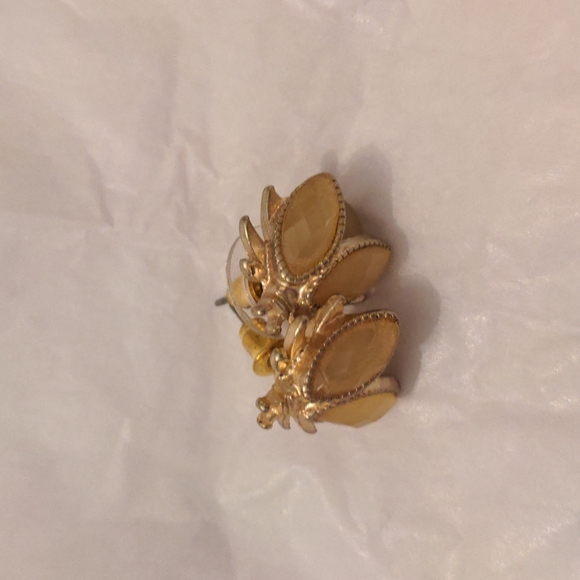 NWOT Earrings - Picture 1 of 2